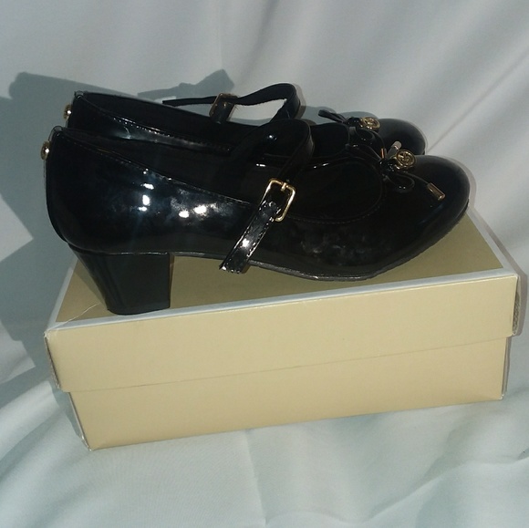 Michael Kors Beautiful Dress Shoes. Size 4 - Picture 2 of 5
